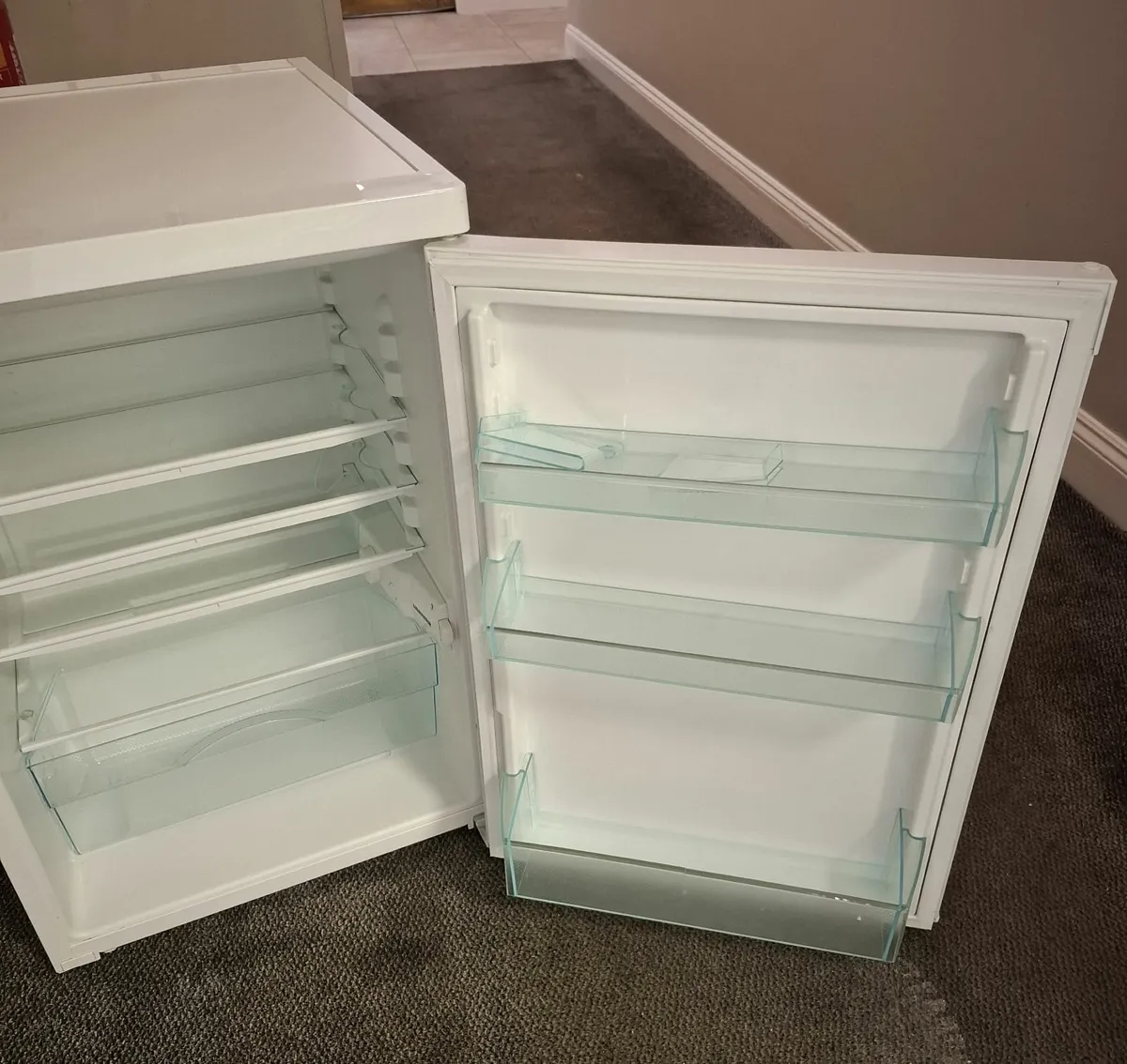 Liebherr Under Counter Fridge - Image 2