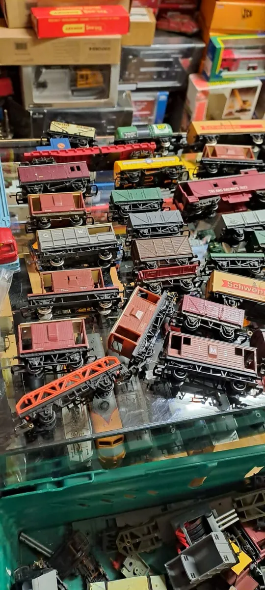 Hornby Lima Triang Wrenn OO Gauge Wagons - Image 2