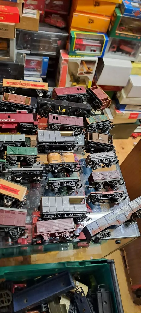 Hornby Lima Triang Wrenn OO Gauge Wagons - Image 4