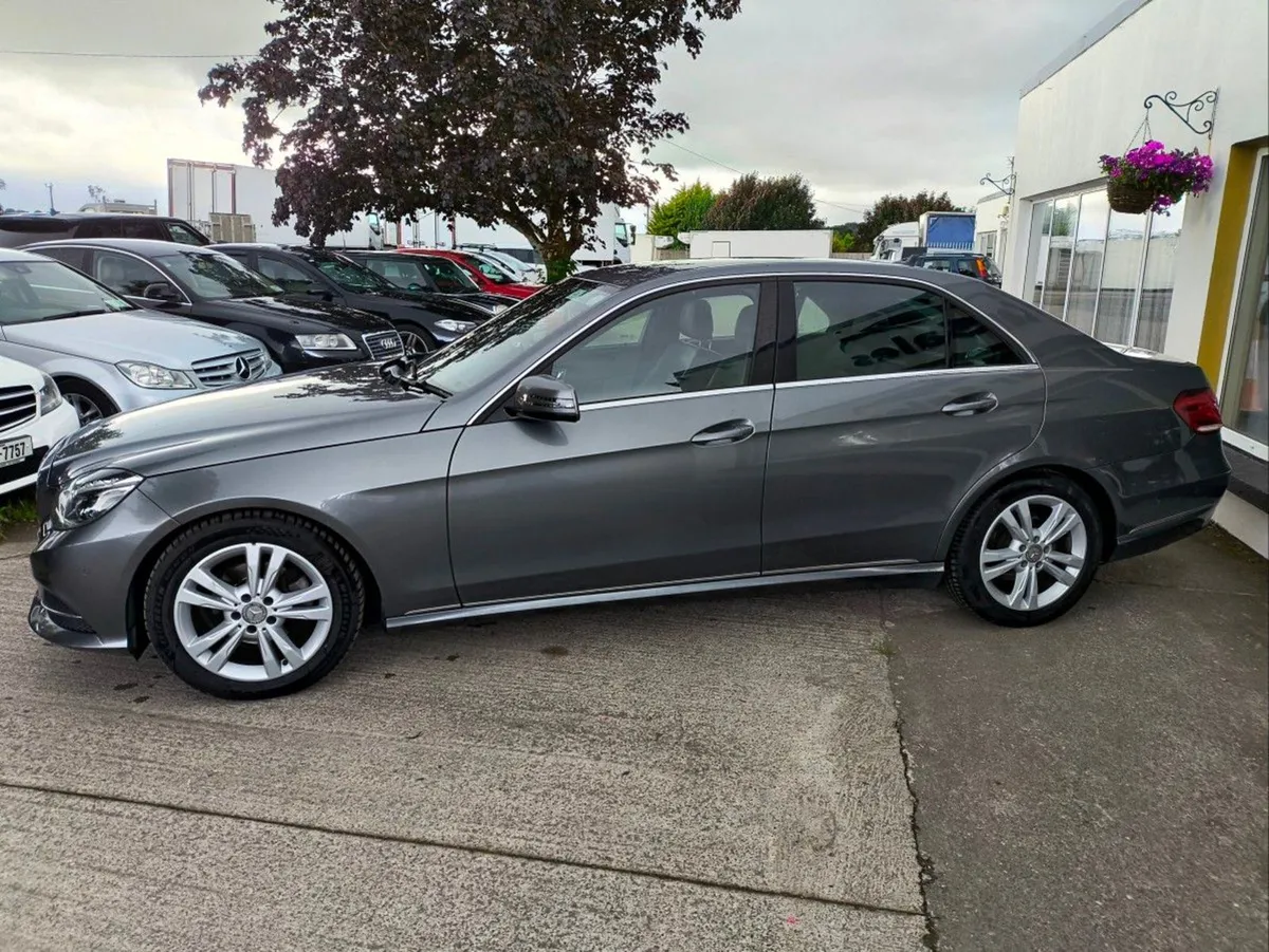 Mercedes-Benz E-Class E 200 Bluetec Classic A/T - Image 3