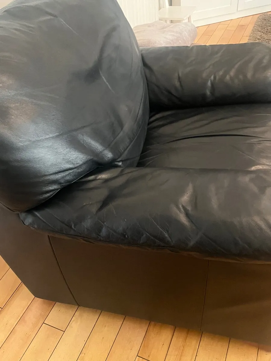 Suite of furniture - Image 4