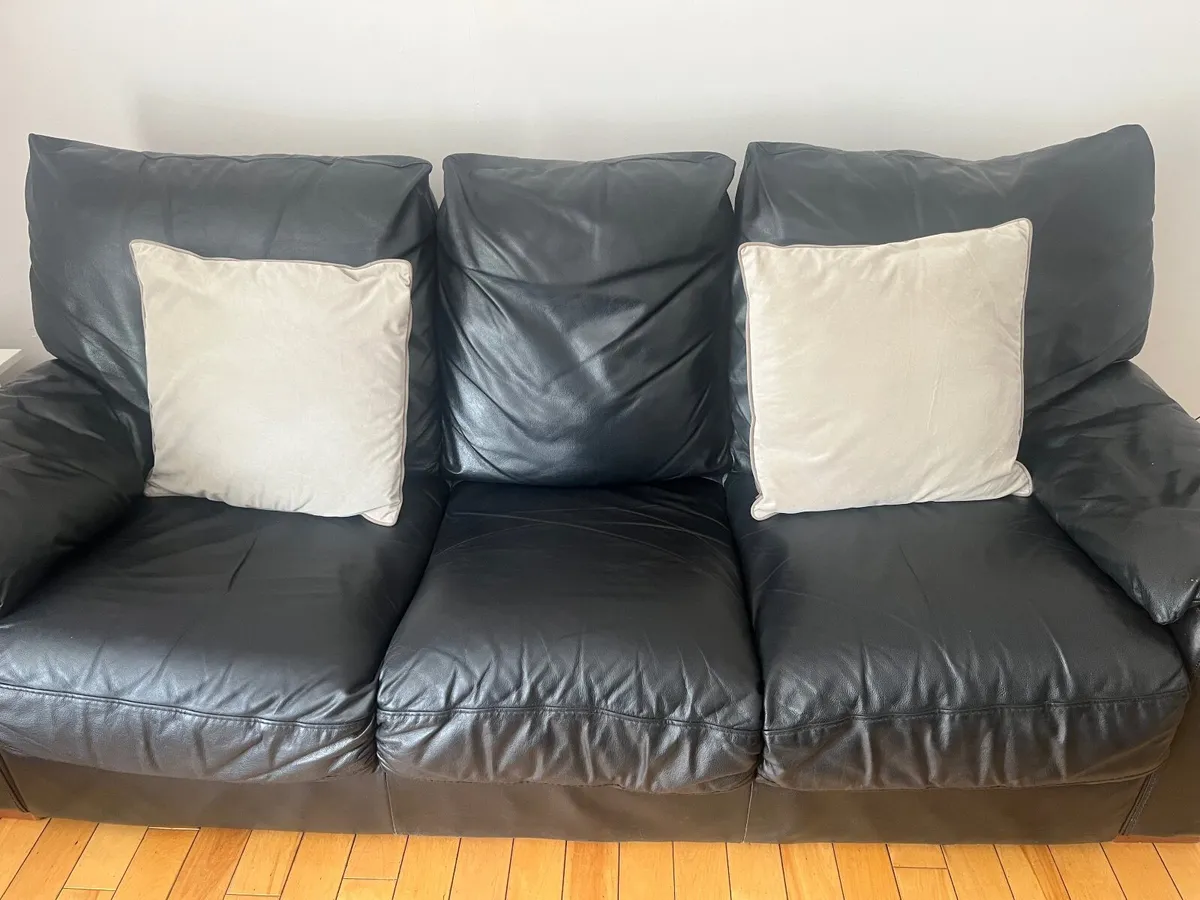 Suite of furniture - Image 2