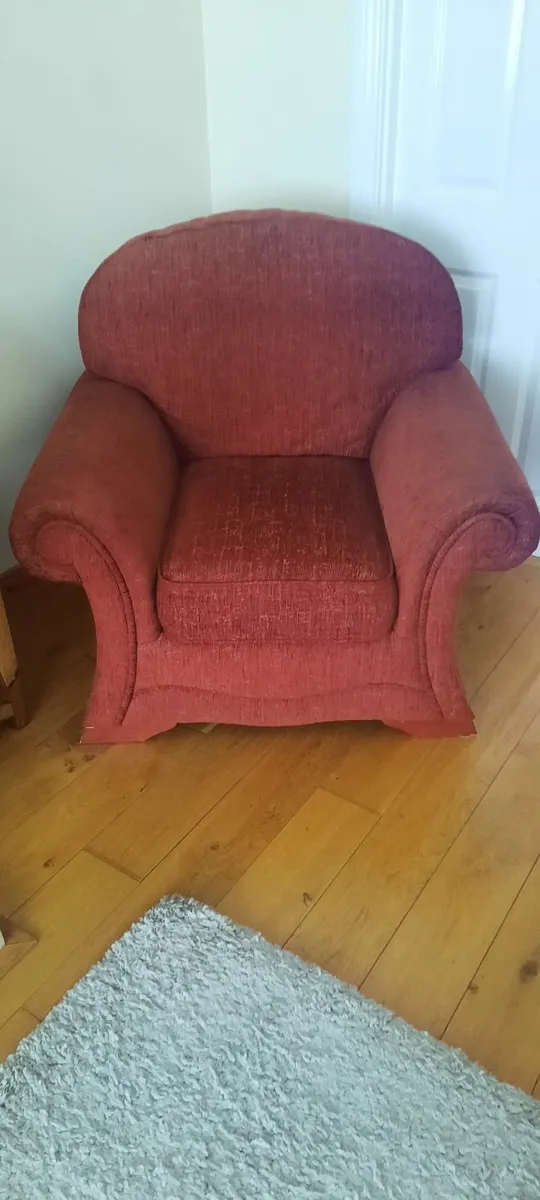 3 seater Sofa & 2 matching armchairs - Image 1