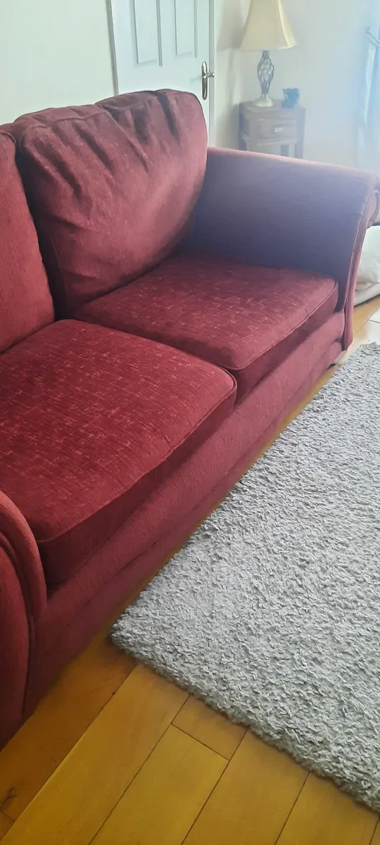 3 seater Sofa & 2 matching armchairs - Image 2