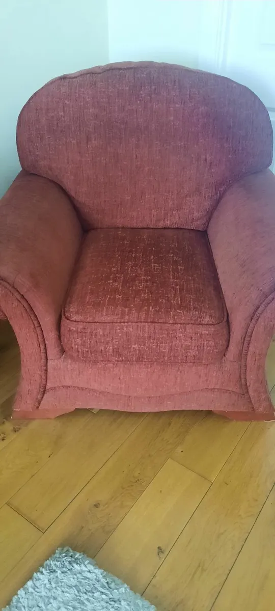3 seater Sofa & 2 matching armchairs - Image 3