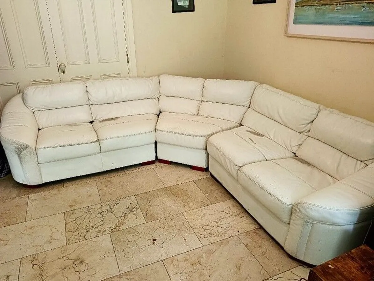 Free couch - Image 1