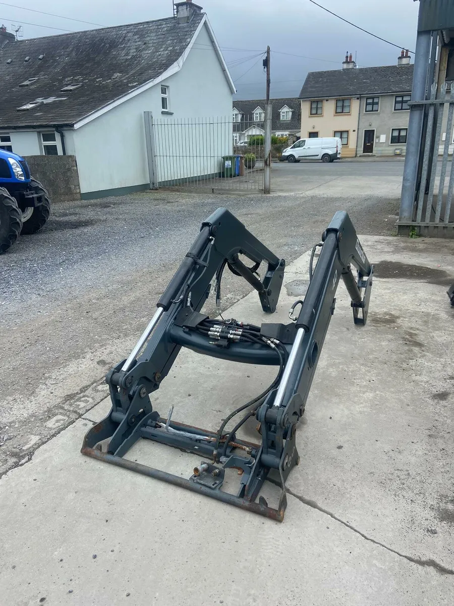 Front loader - Image 2