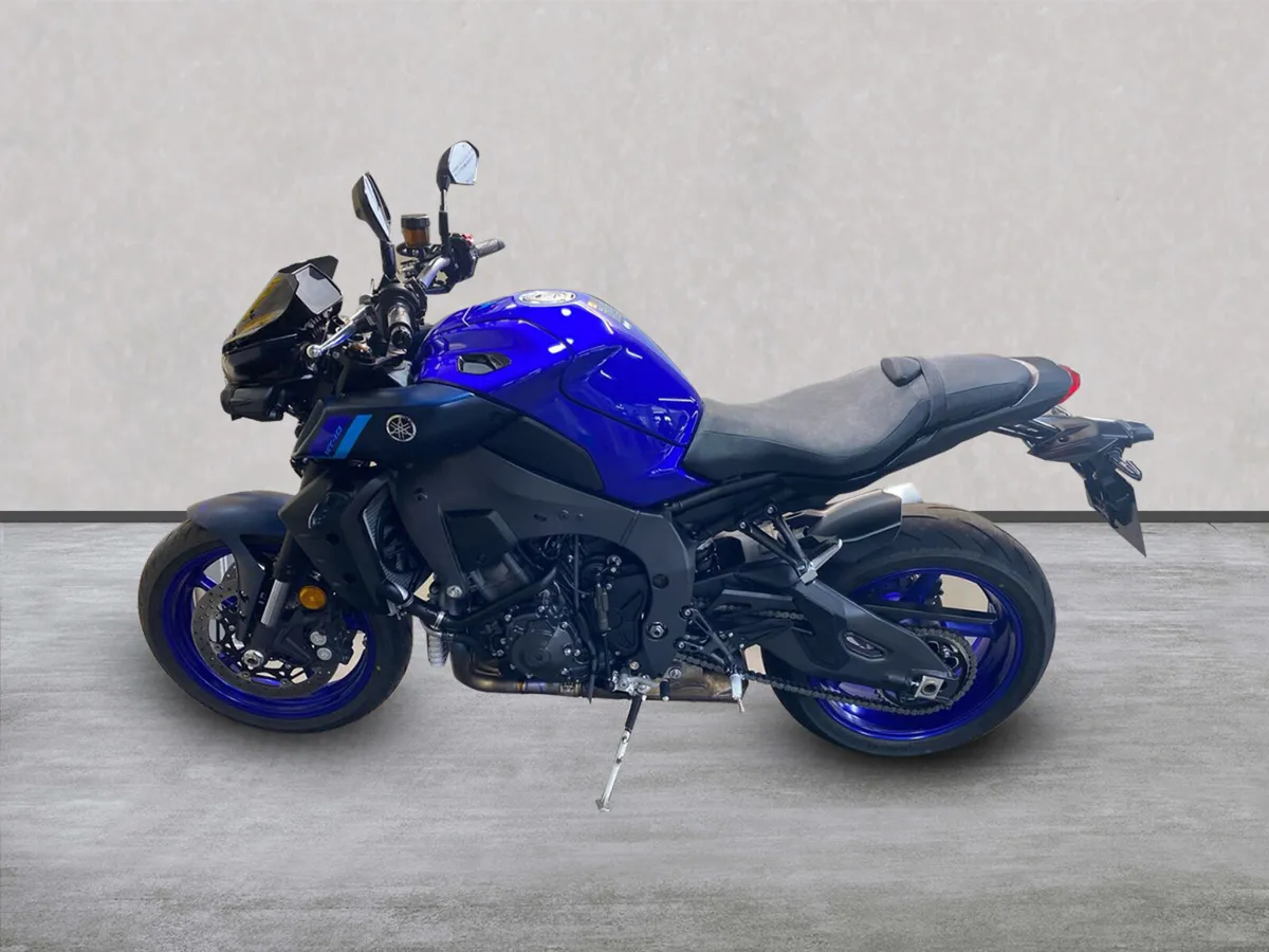YAMAHA MT -10, May 25 Reg and 304 Miles - Image 2