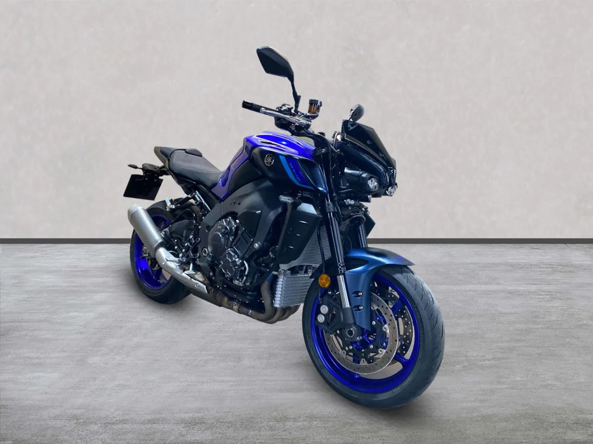 YAMAHA MT -10, May 25 Reg and 304 Miles - Image 3