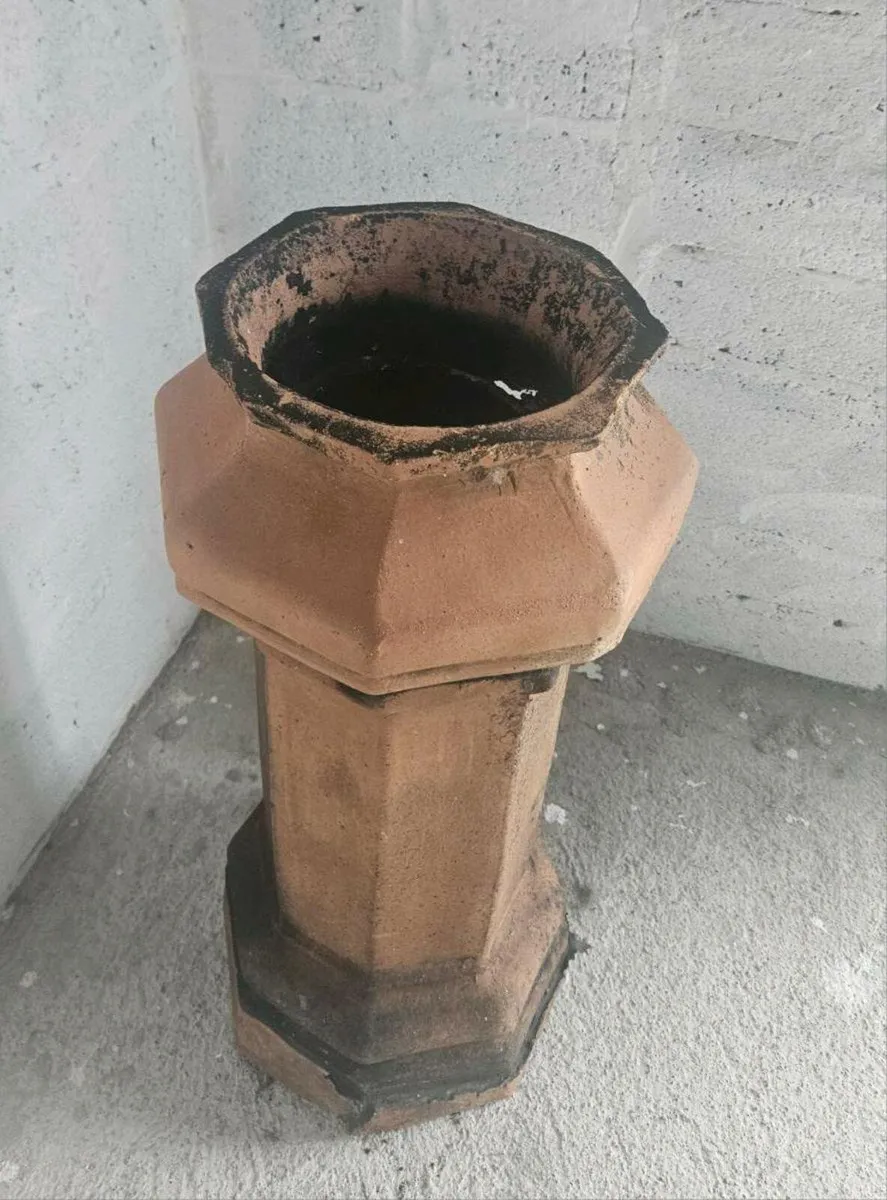 Octagonal Terracotta Chimney Pot - Image 2