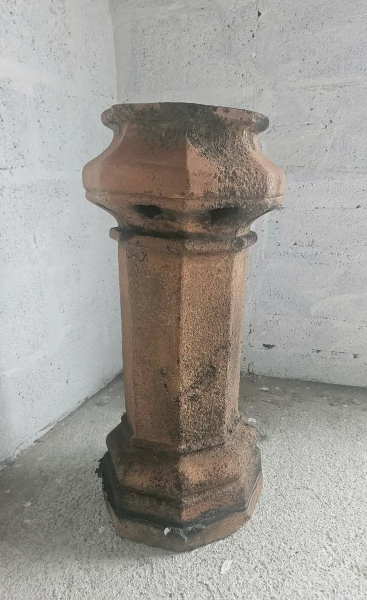 Octagonal Terracotta Chimney Pot - Image 3