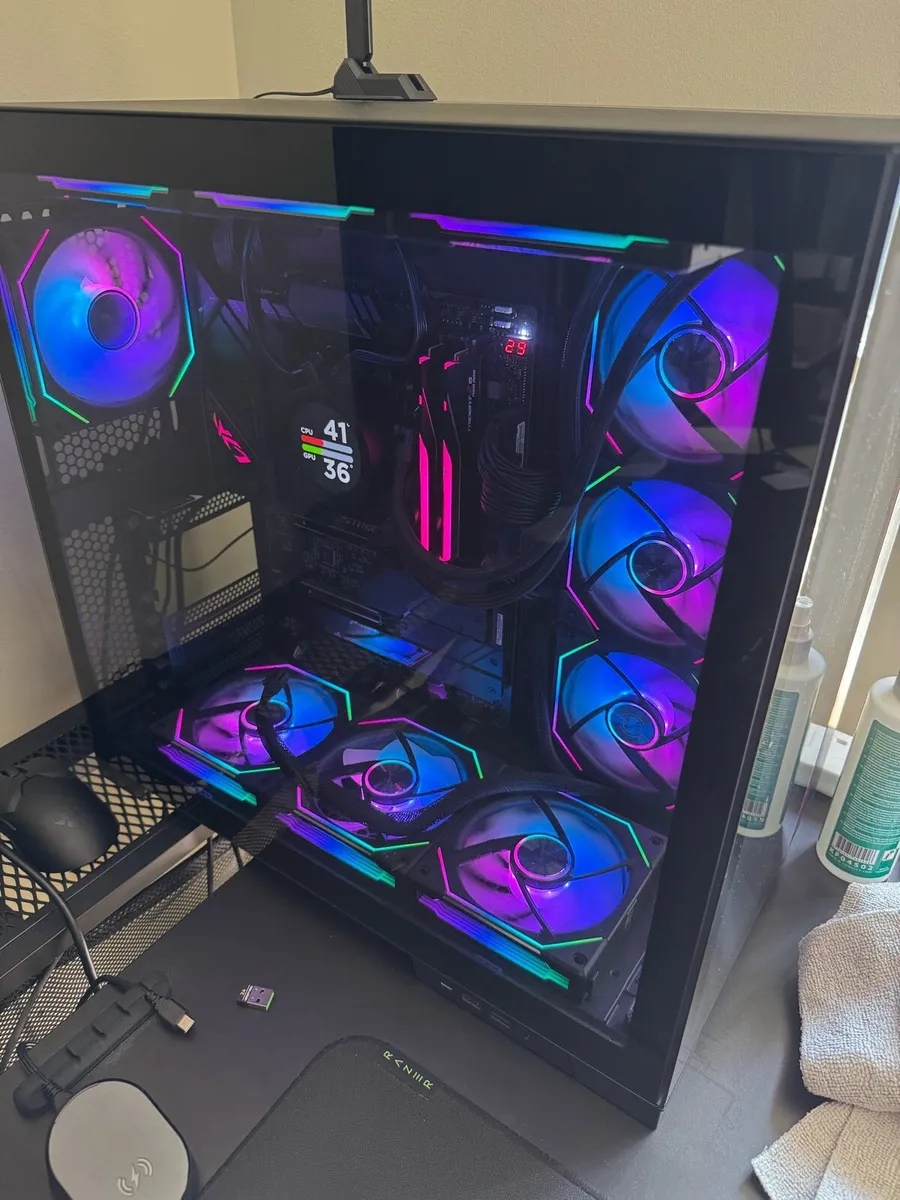 Lian Li O11 Dynamic EVO + 10x SL120 INF Uni Fan - Image 1