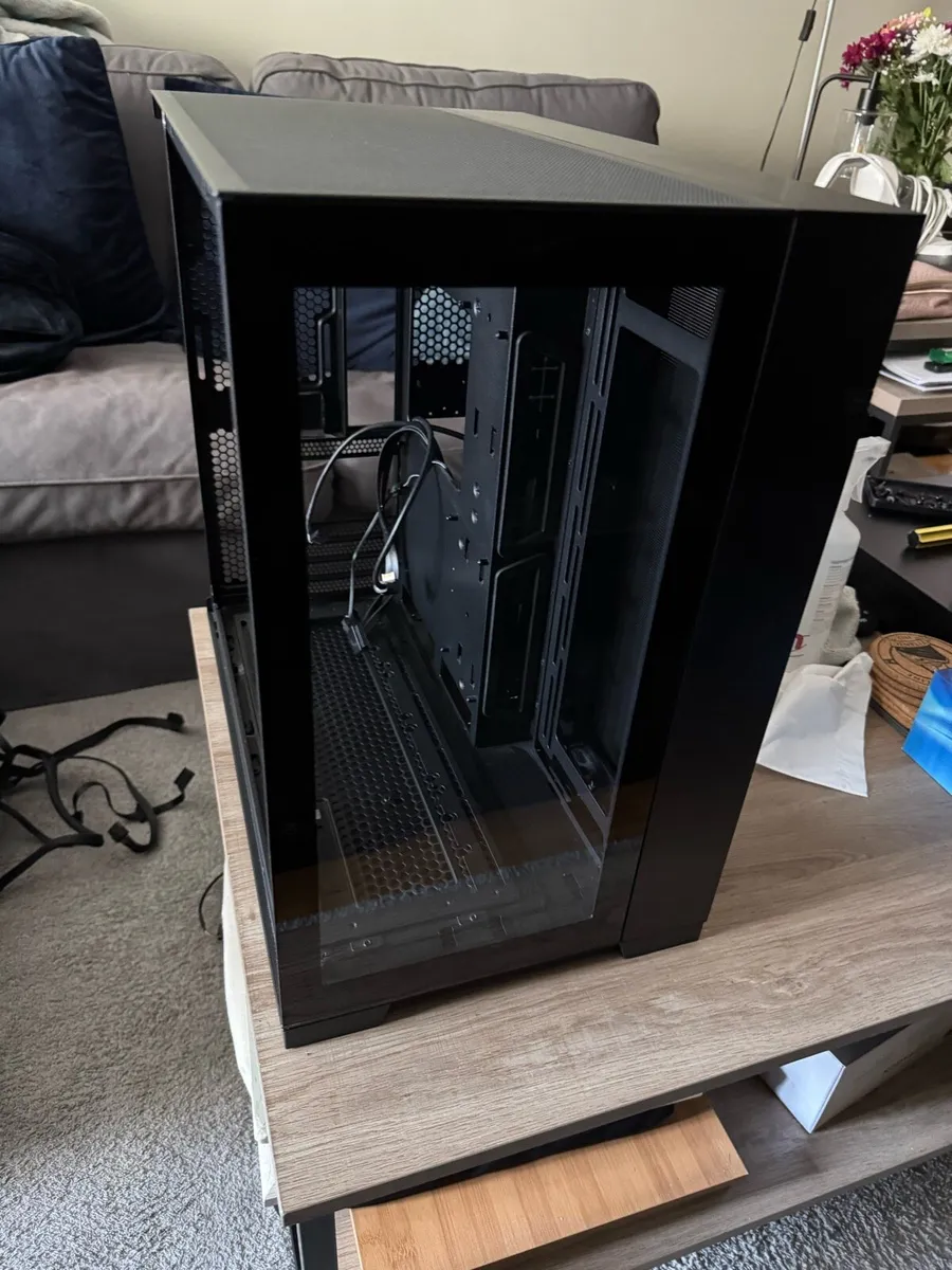 Lian Li O11 Dynamic EVO + 10x SL120 INF Uni Fan - Image 4
