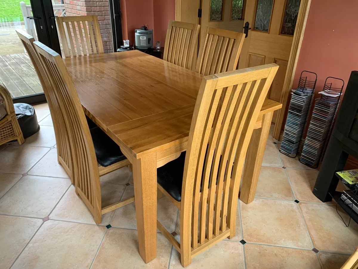 Oak dining table and 6 chairs - Image 2