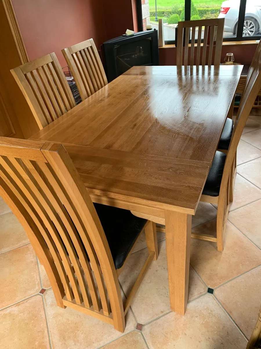 Oak dining table and 6 chairs - Image 3
