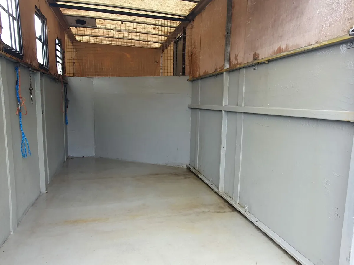 3500kg horse truck - Image 3