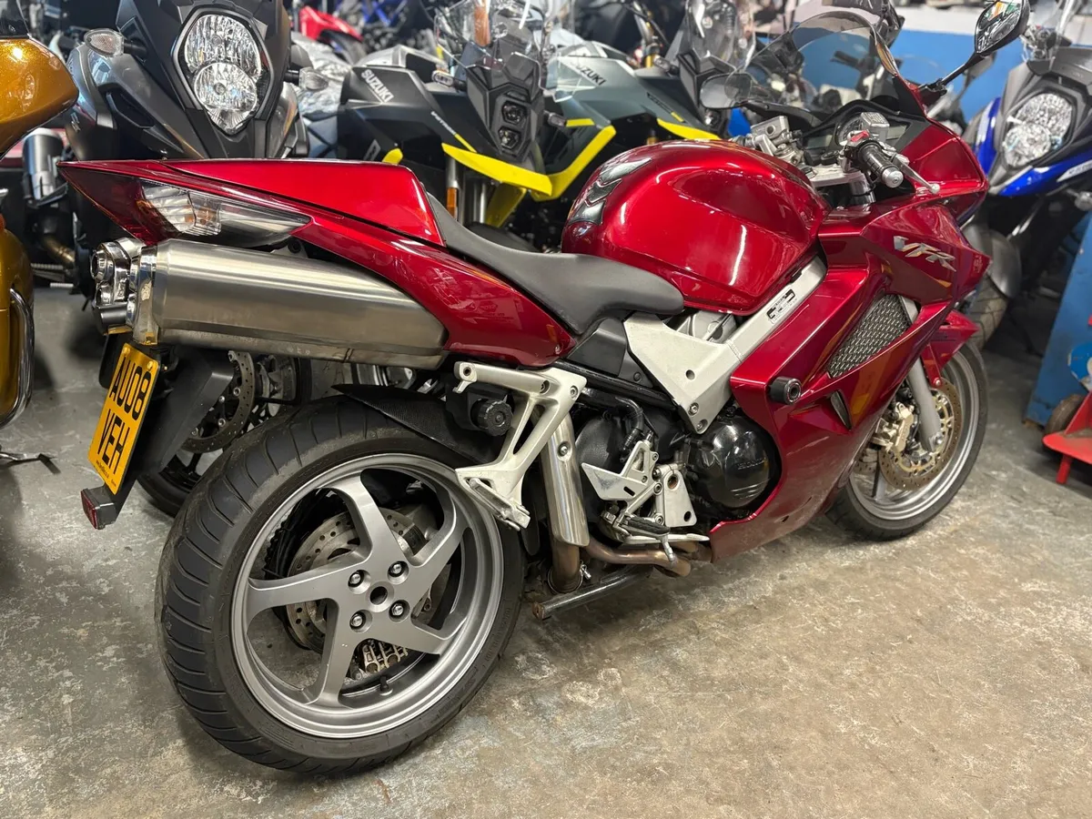 2008 Honda VFR800 - Image 2