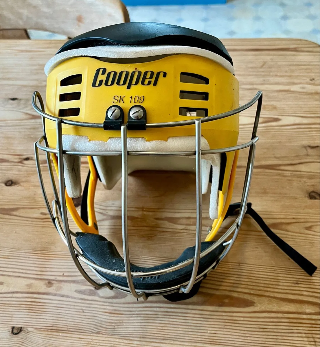 Cooper SK109 Hurling Helmet - Image 1
