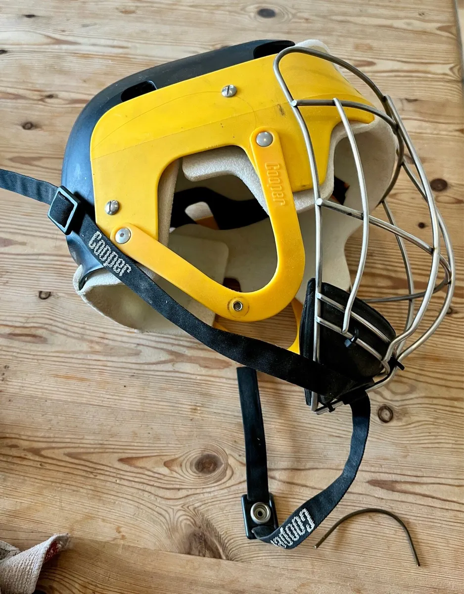 Cooper SK109 Hurling Helmet - Image 3