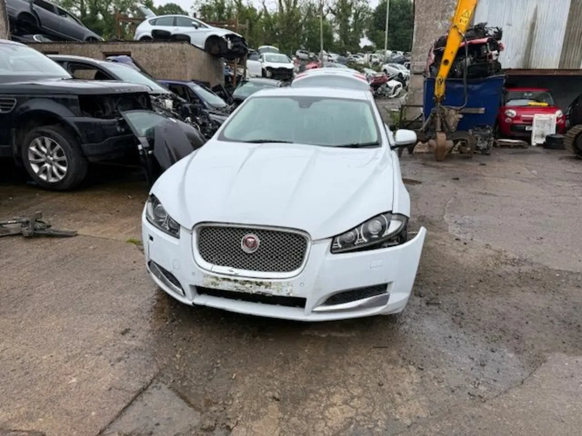2015 JAGUAR XF 2.2L-D - Image 1