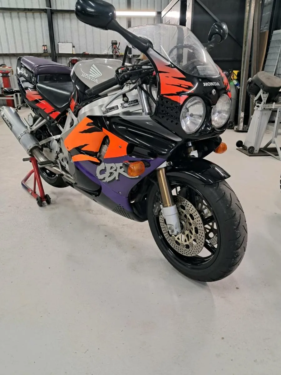 Honda CBR Fireblade 900rr - Image 2