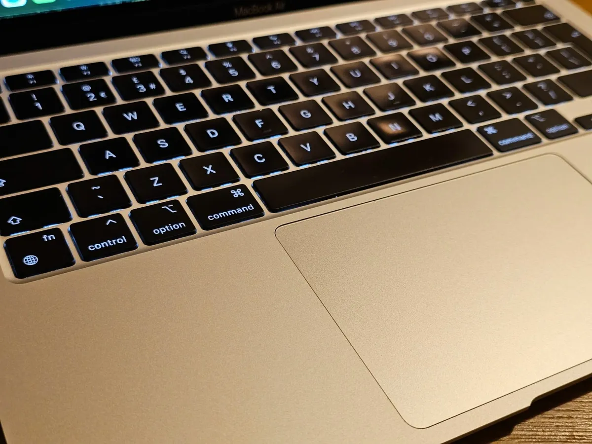 MacBook Air M1 Silver - Image 2