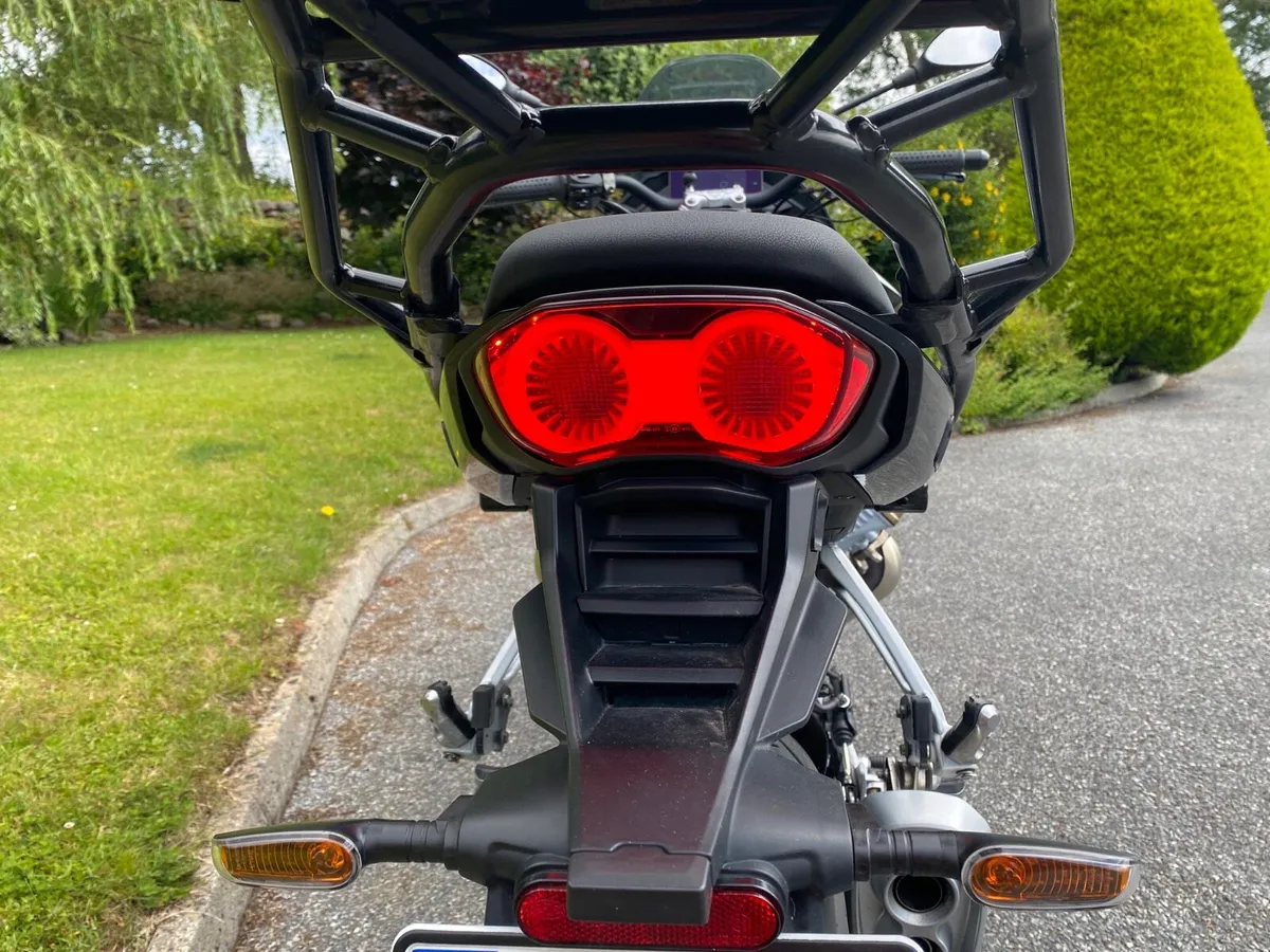 Moto Guzzi V100 Mandello S - Image 4