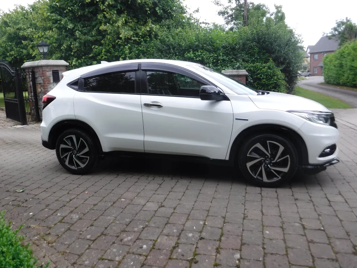 HONDA VEZEL 1.5 AUTO HYBRID RS-LTD ANDROID+CARPLAY - Image 2