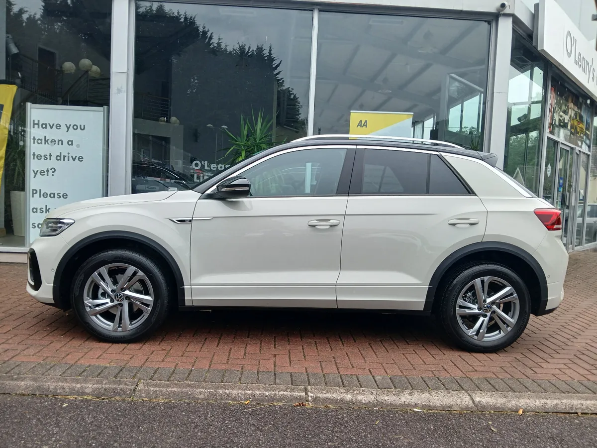 2025 T-Roc 1.0 Tsi R-Line, Ascot Grey, Black Roof. - Image 4