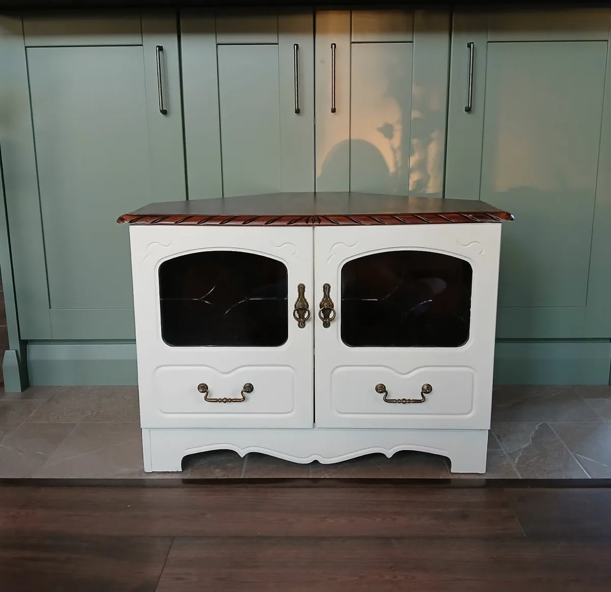Cabinet - Image 1