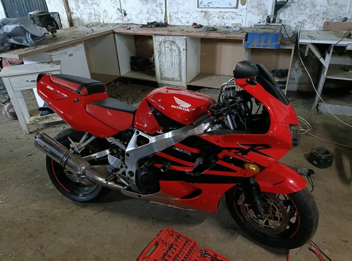 Honda Fireblade (cheapest on done deal) - Image 1