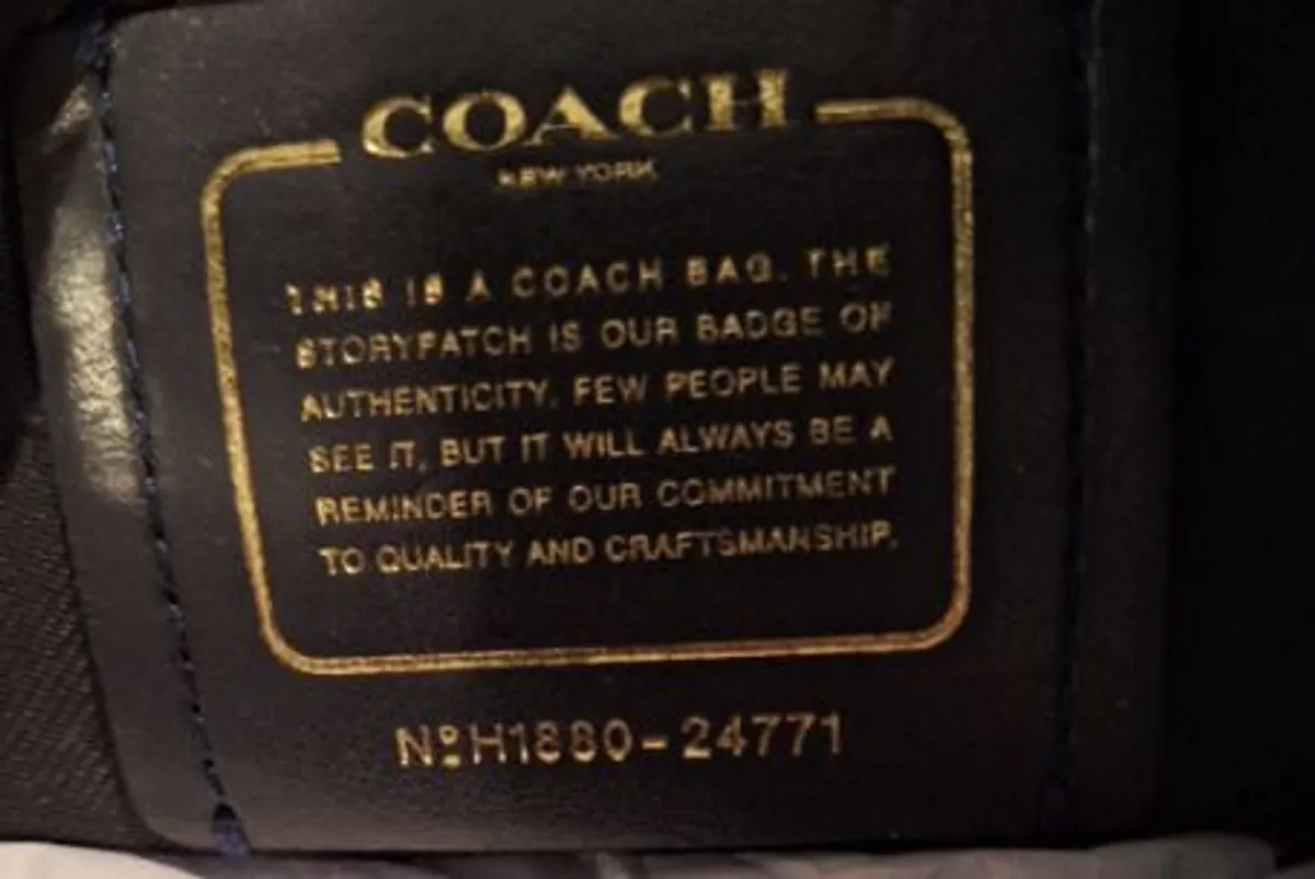 Coach Turnlock Hobo - Model 24771 - Excellent Pre-loved Condition - Image 3