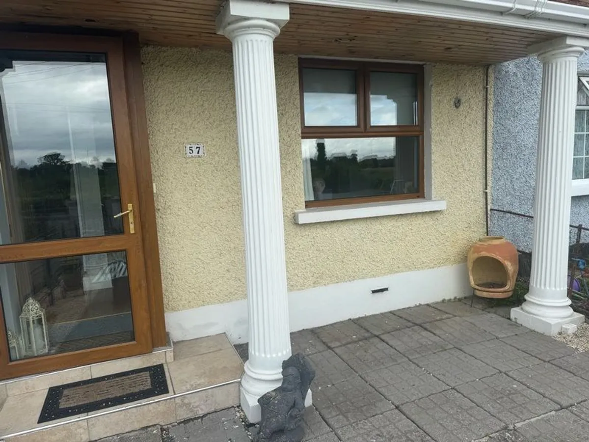 white pillars