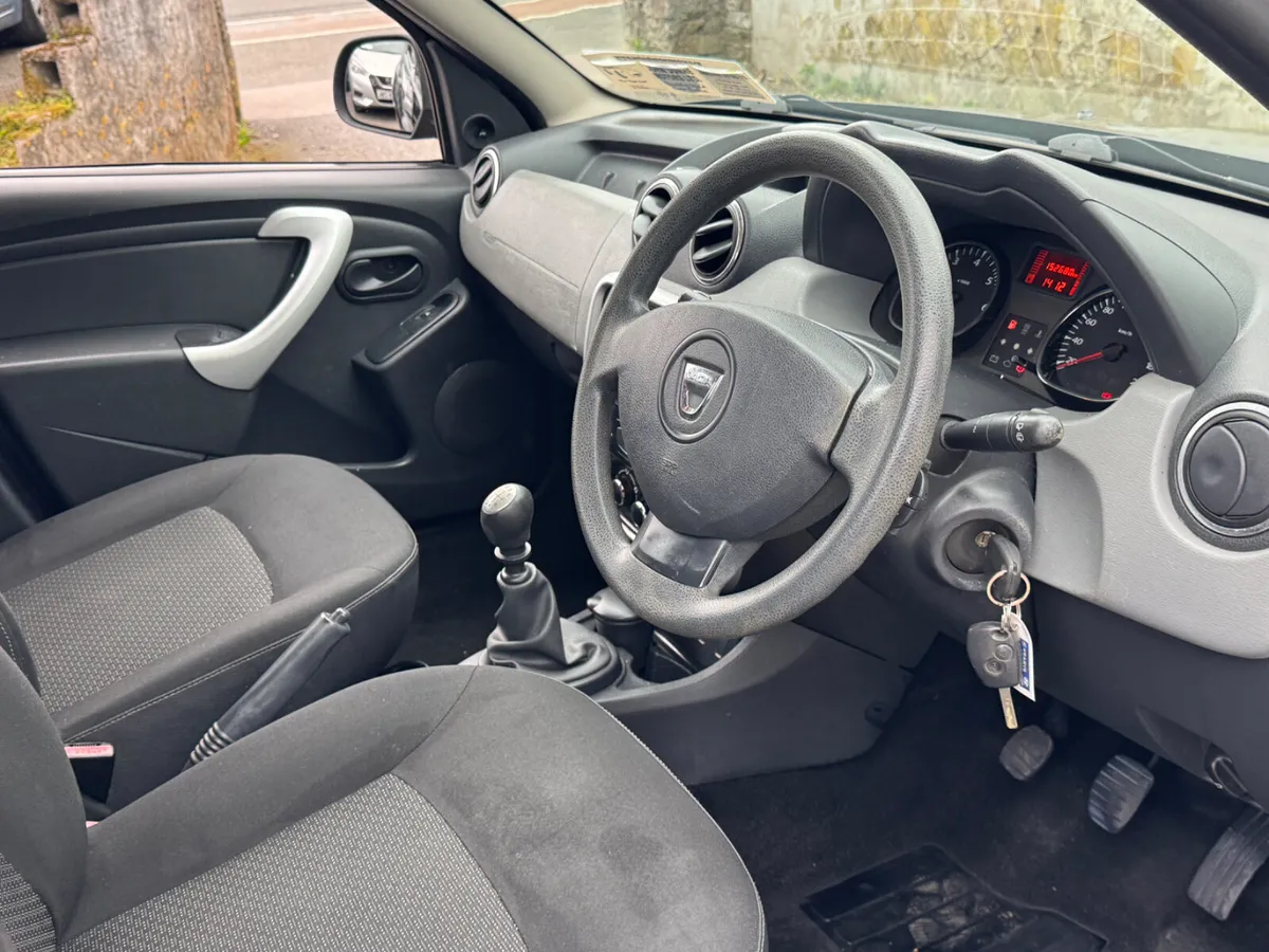 Dacia Duster Lovely high driving position - Image 4