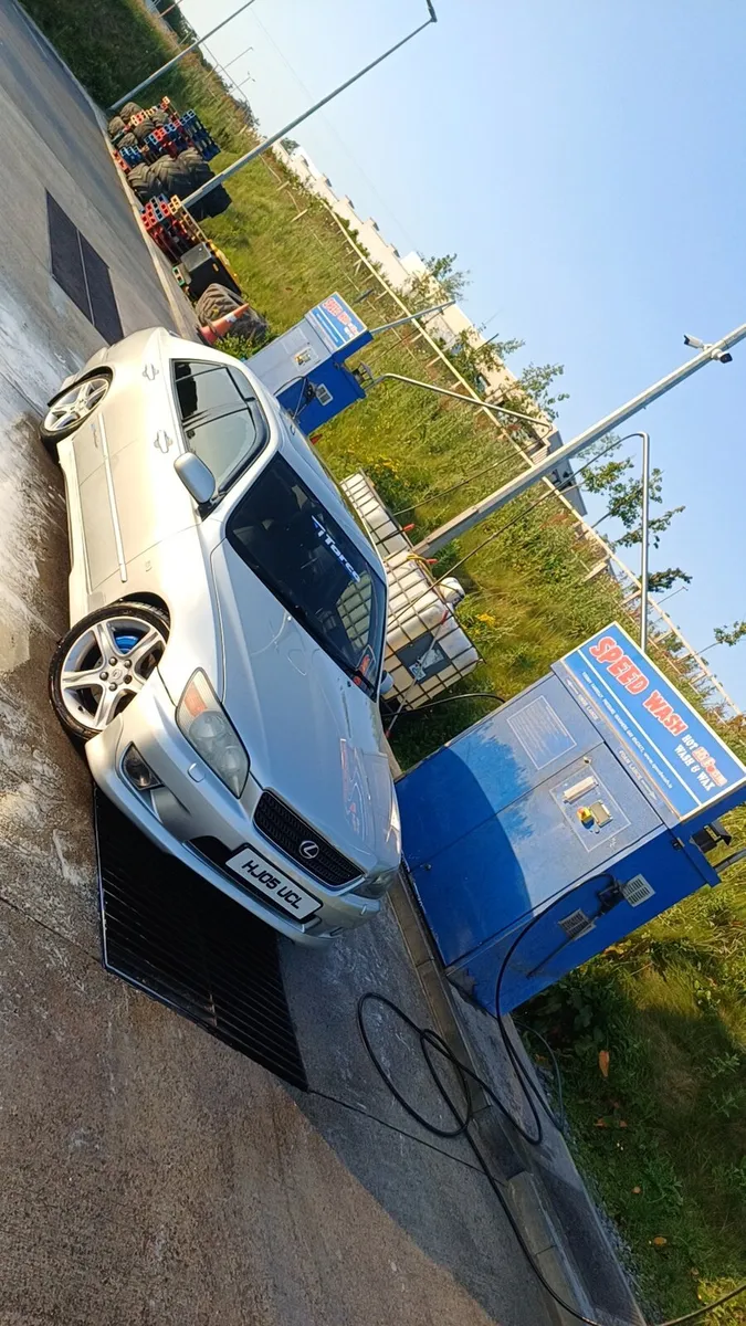 Lexus is200 se model - Image 4