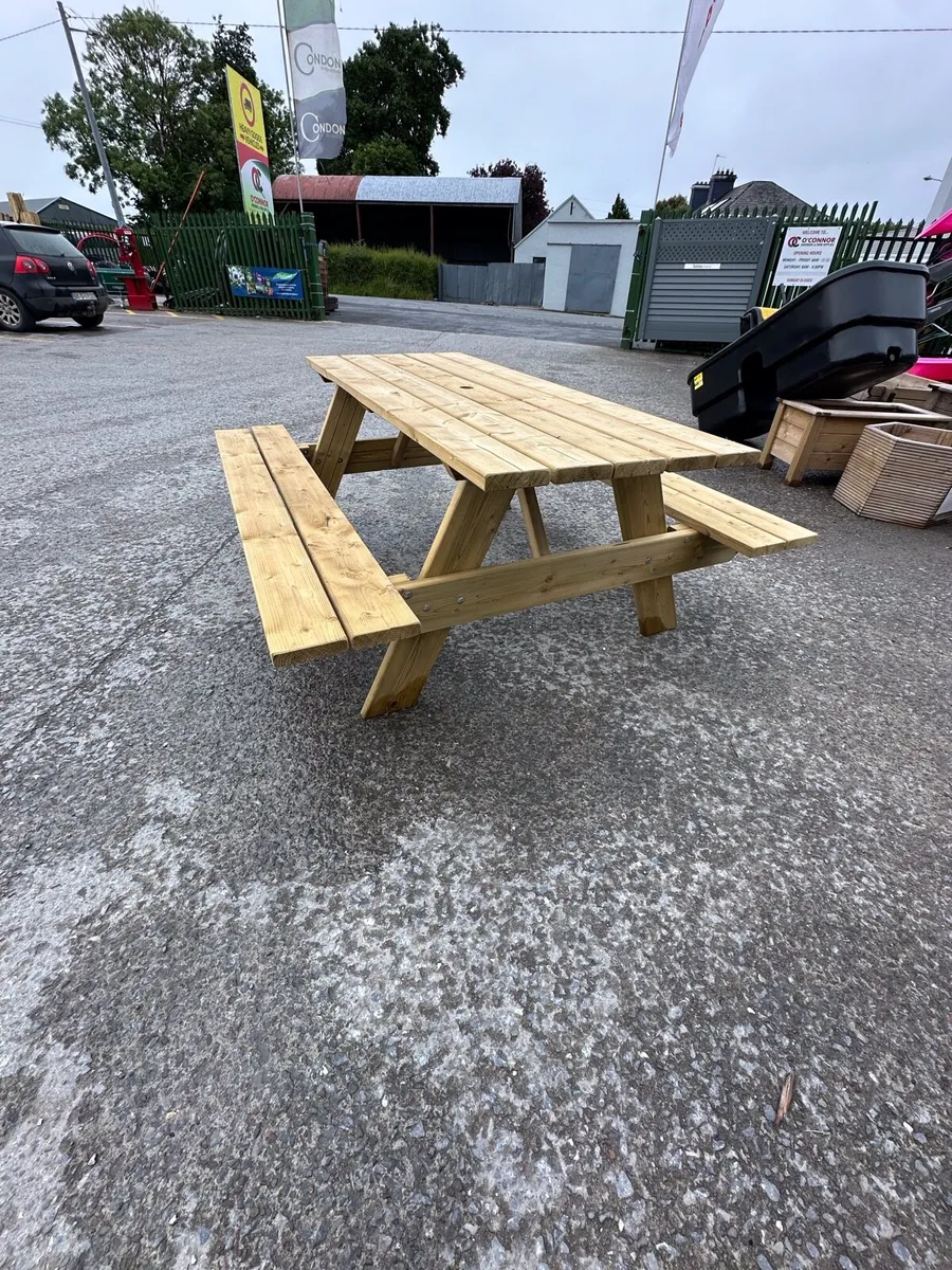 Woodford timber picnic bench - Image 1