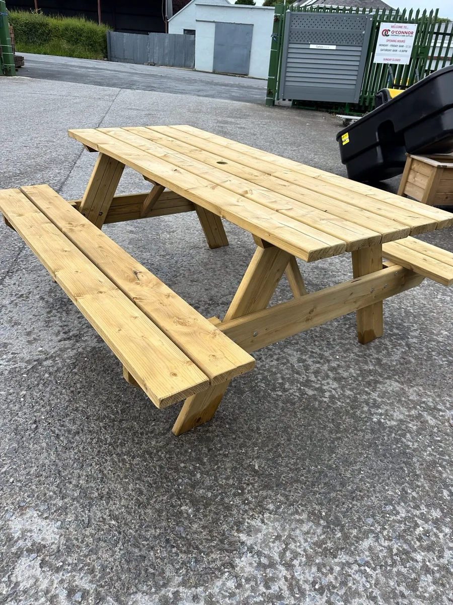 Woodford timber picnic bench - Image 3