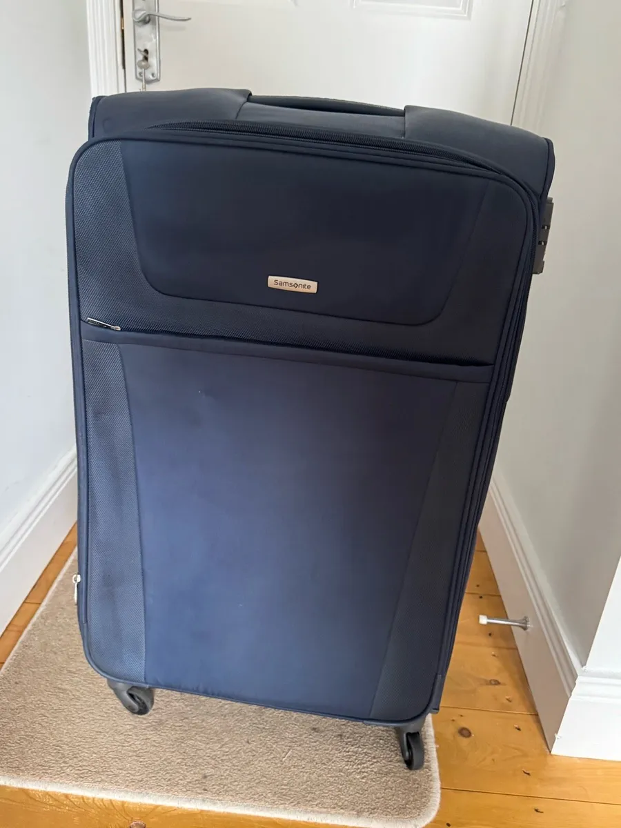 Large Samsonite spinner suitcase - Image 1