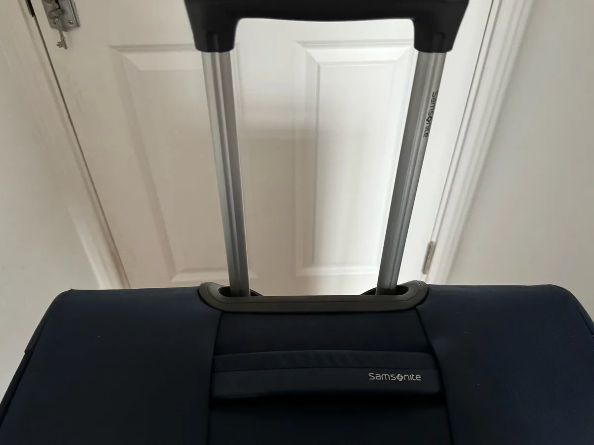 Large Samsonite spinner suitcase - Image 3