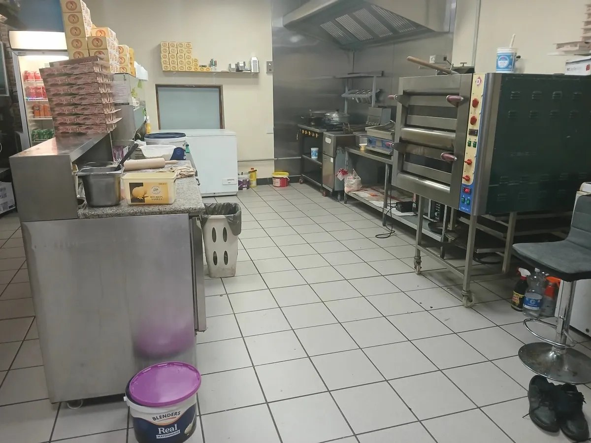 Takeaway/restaurant - Image 3