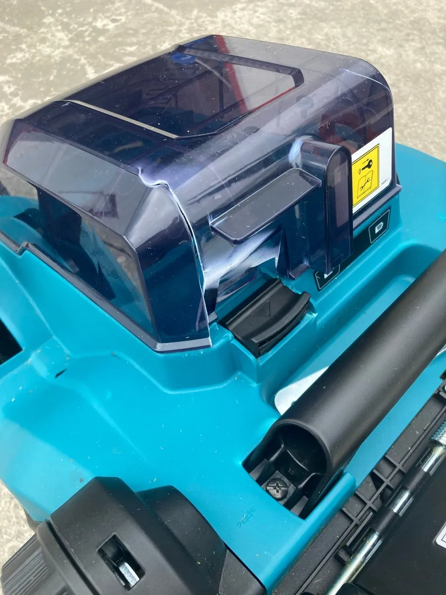 Makita Battery lawnmower - Image 2