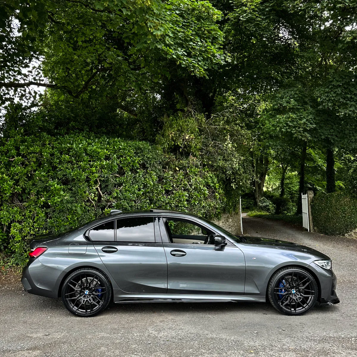 2021 (211)  BMW 330e M-SPORT PRO EDITION *SUNROOF* - Image 2