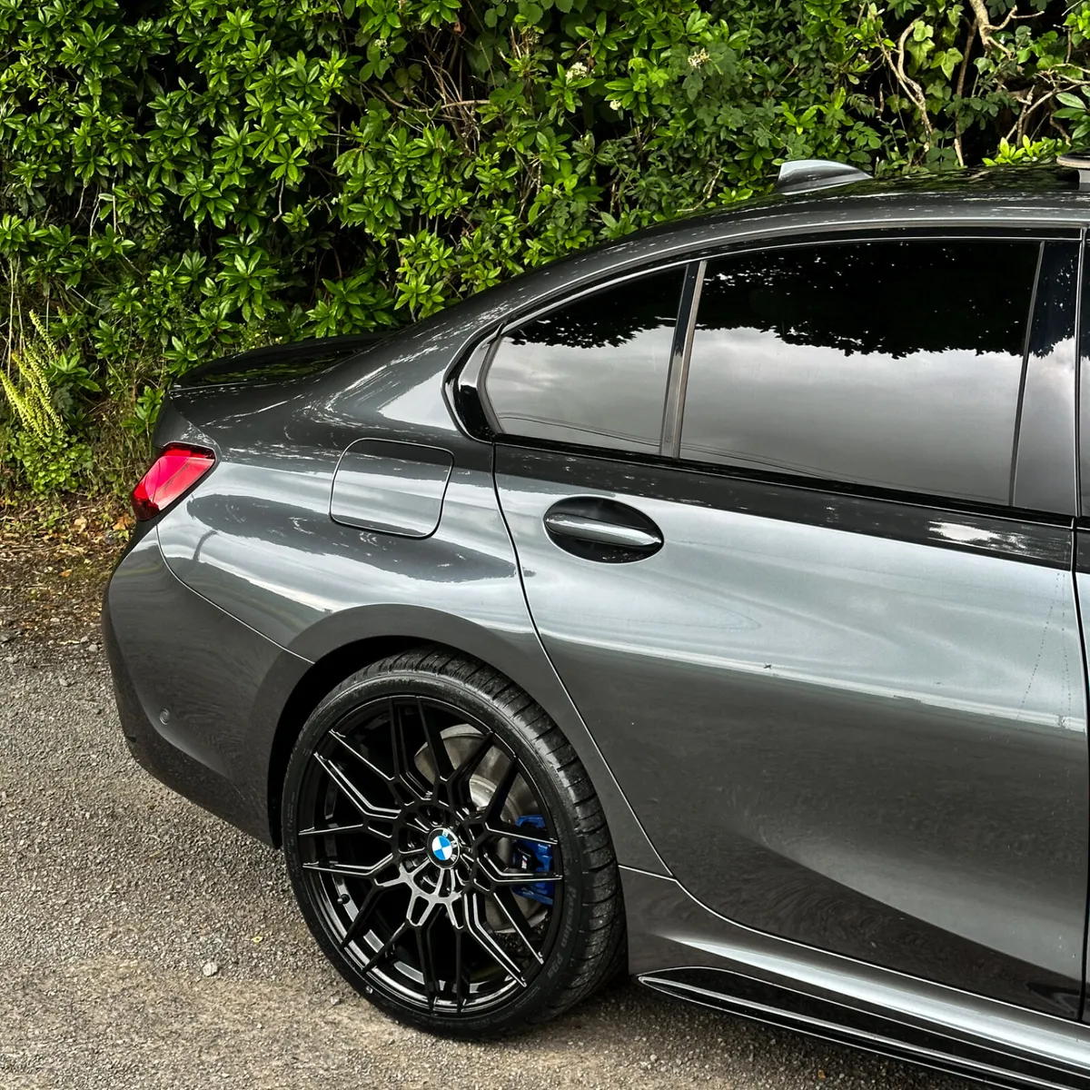 2021 (211)  BMW 330e M-SPORT PRO EDITION *SUNROOF* - Image 3