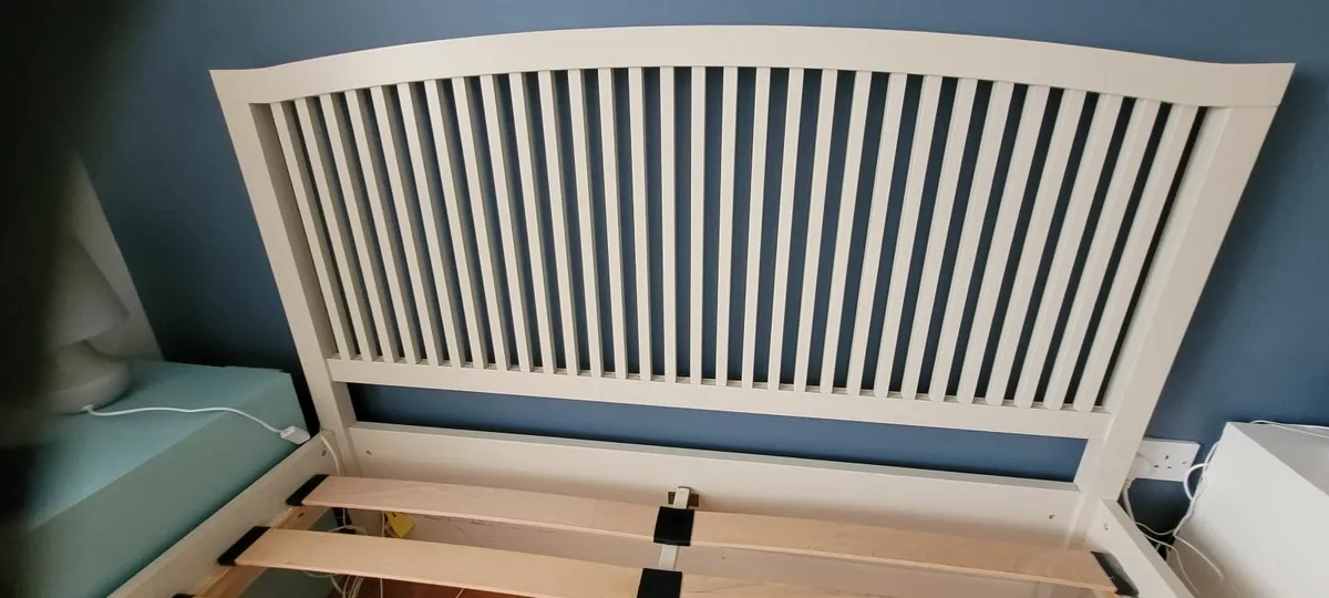King size bed - Image 1