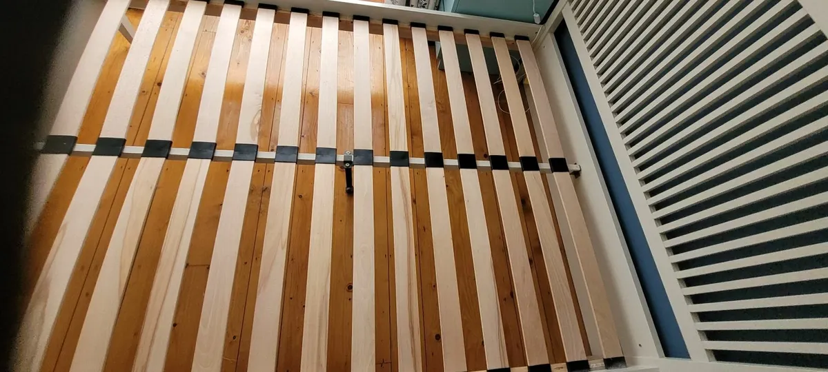 King size bed - Image 3