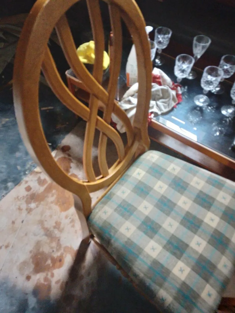 Kitchen table and 4 chairs - Image 1