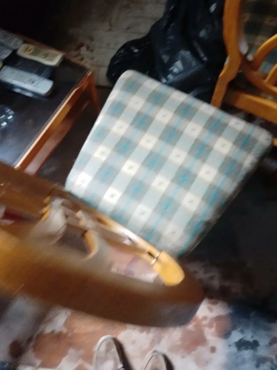 Kitchen table and 4 chairs - Image 2