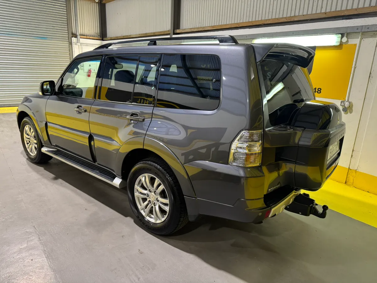 2015 Mitsubishi Pajero 3.2 5 Seater Crew Cab Auto - Image 3