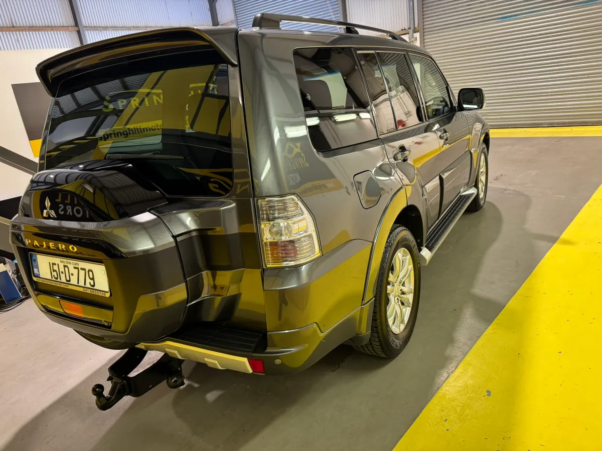 2015 Mitsubishi Pajero 3.2 5 Seater Crew Cab Auto - Image 4