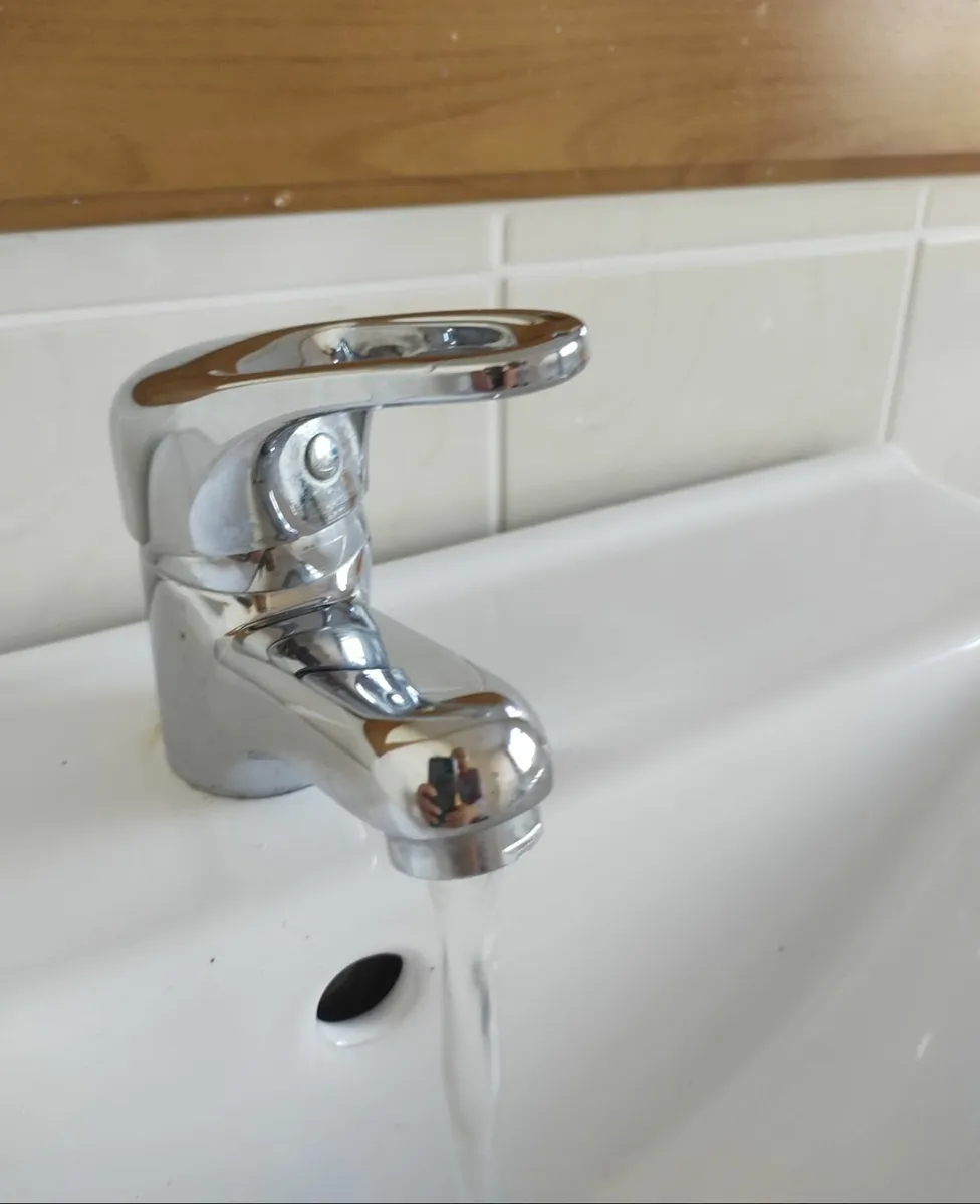 Vanity Unit, Sink & Tap - Image 4